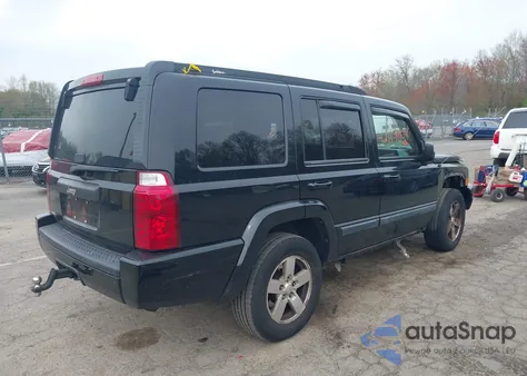 2007 Jeep Commander Sport z USA, uszkodzony, nr VIN 1J8HG48PX7C647465